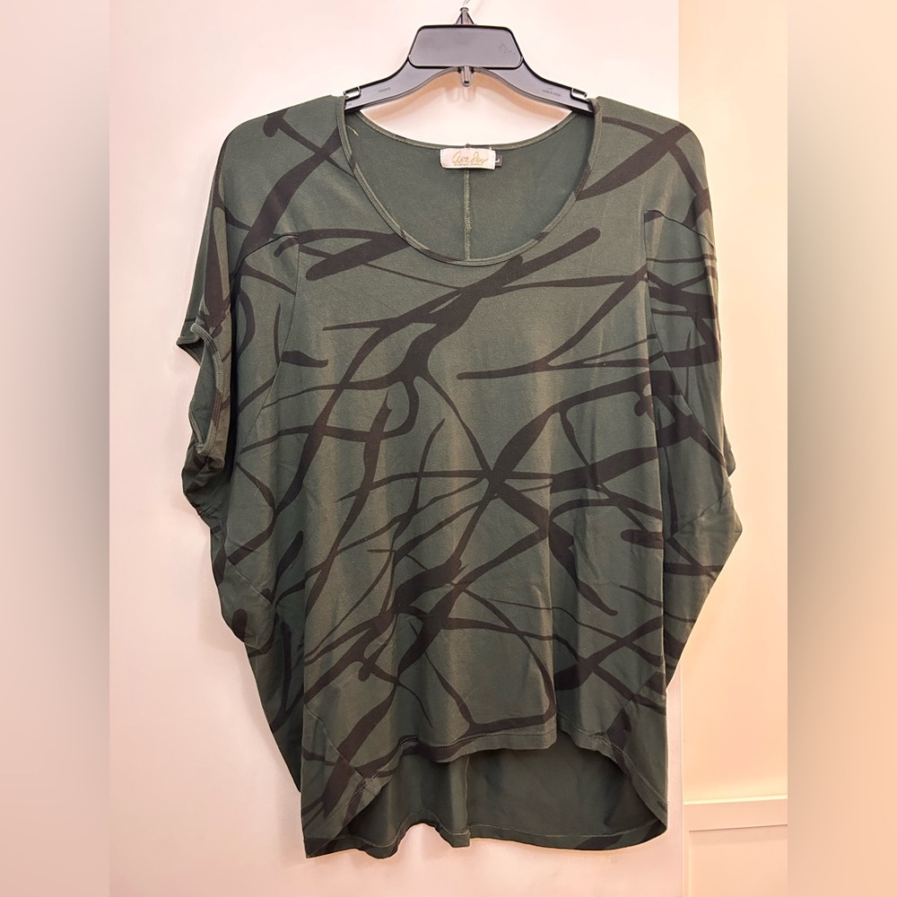Fighting eel green black leaf top